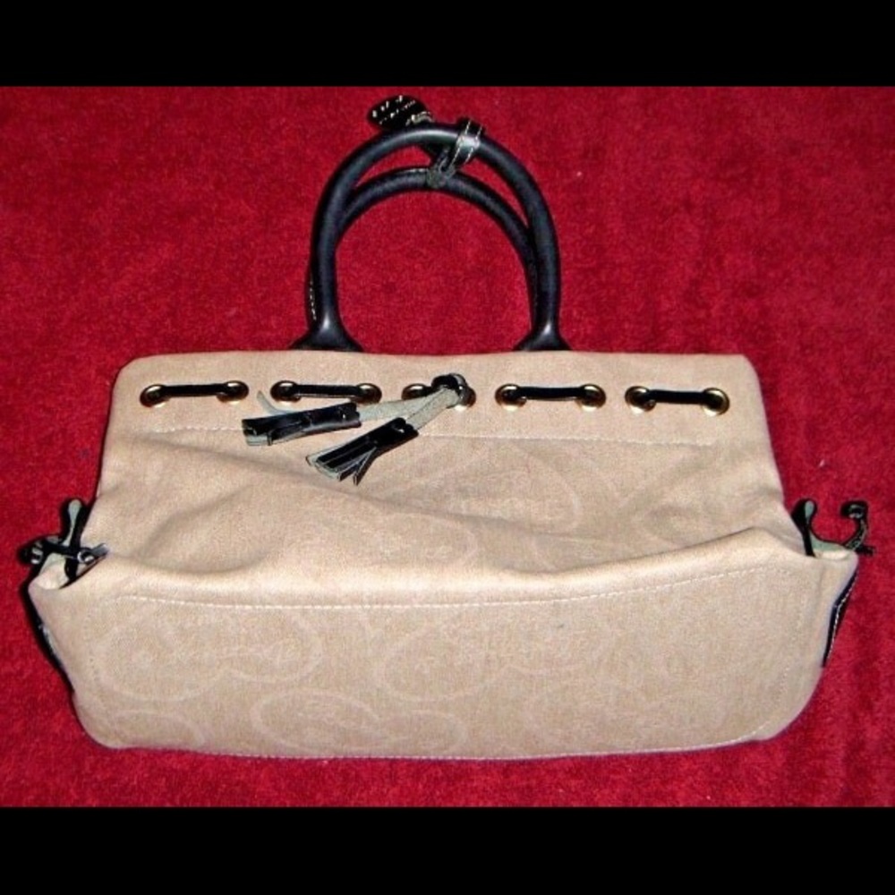 Dooney & Bourke SMALL HEART SIGNATURE TASSEL TOTE